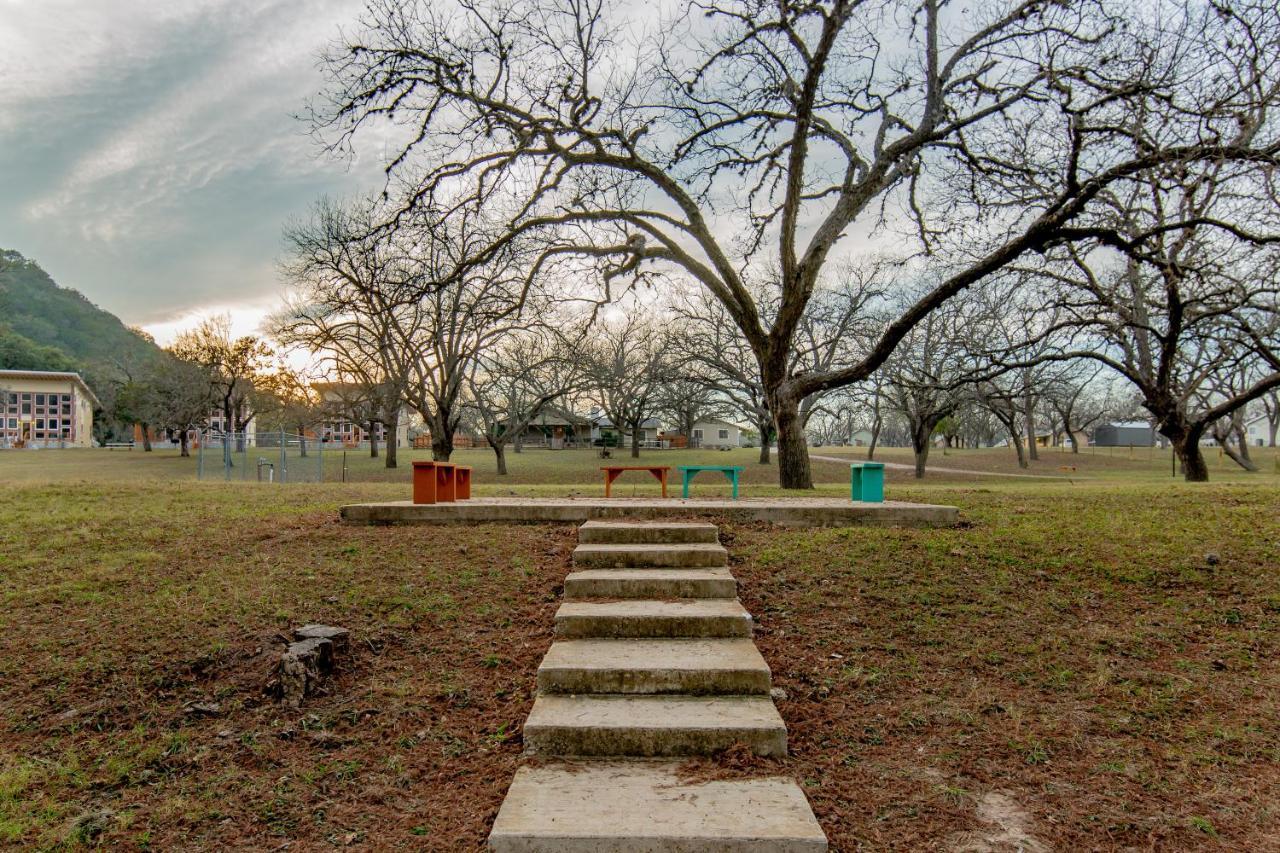 Seven Bluff Cabins Concan Buitenkant foto